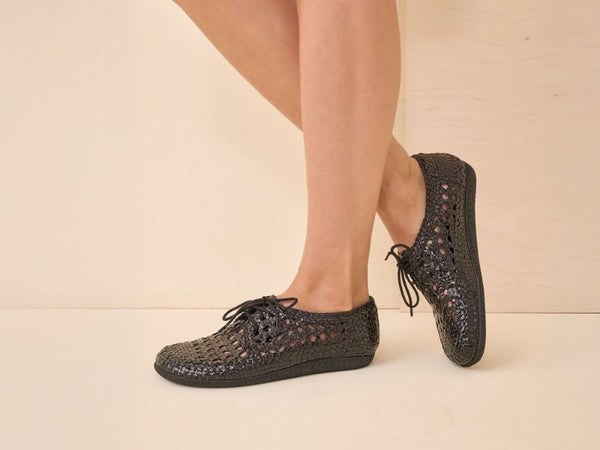 BAER OMN6 emotion 2746100_women-lace-up-shoe-berit-in-black_i.jpg
