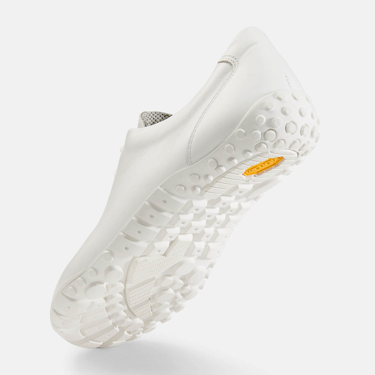 BAER OMN6 gallery 3058300_women-barefoot-shoe-joana-in-white_s.jpg
