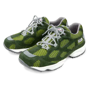 Chaussures de sport vertes avec semelle blanche et inserts en mesh