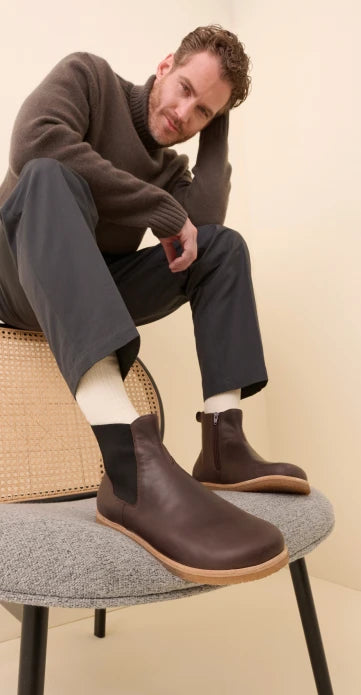 Model with brown BÄR boots