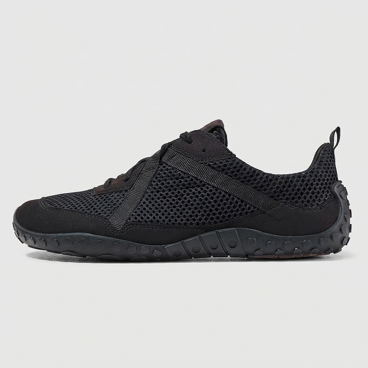 BAER OMN6 gallery 3071159_women's sports shoe in black_f.jpg